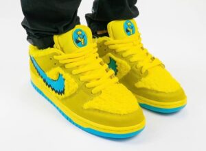 Alternative view of Giày Nike Grateful Dead x Dunk Low SB 'Yellow Bear' CJ5378-700