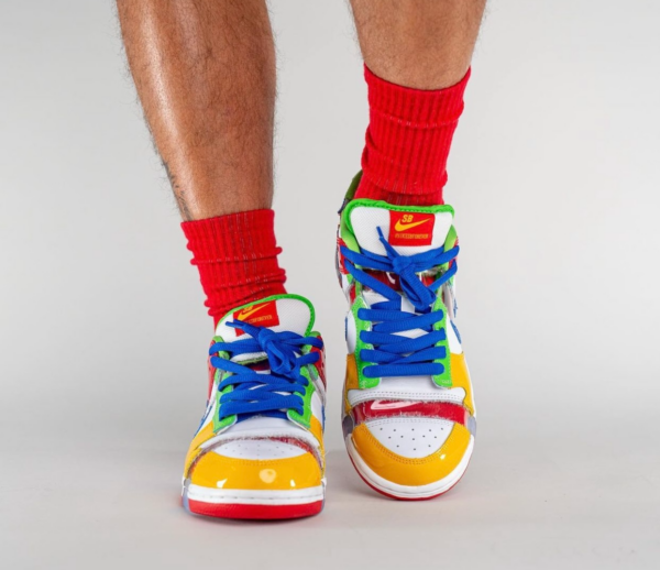 Giay Nike SB Dunk Low 'Sandy Bodecker' FD8777-100