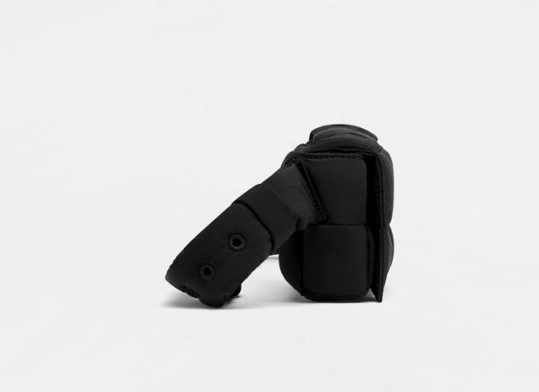 Tui Bottega Veneta Padded Tech Cassette Belt 'Black' 679763VBO808803