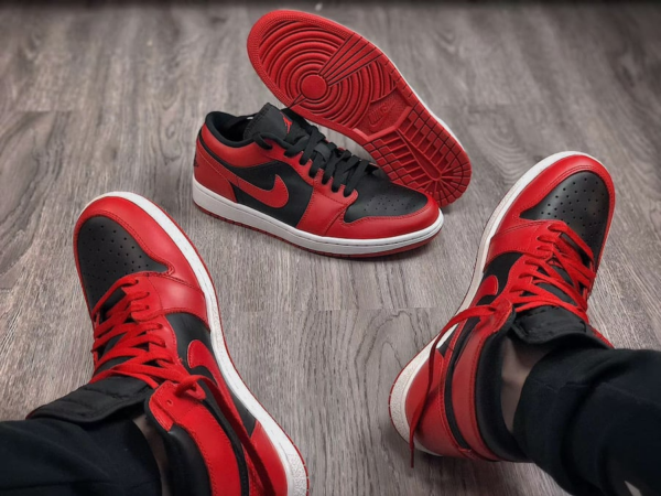 Giày Nike Air Jordan 1 Low GS 'Reverse Bred' 553560-606 - Ảnh 3