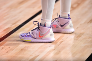 Alternative view of Giày Nike Kyrie 6 'Asia Irving Barely Grape' CD5031-500