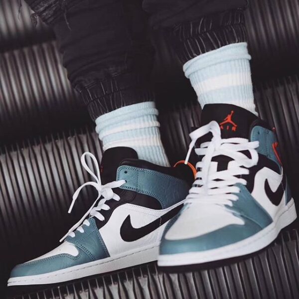Giày Nike Air Jordan 1 Mid 'Fearless' CU2802-100 - Ảnh 3
