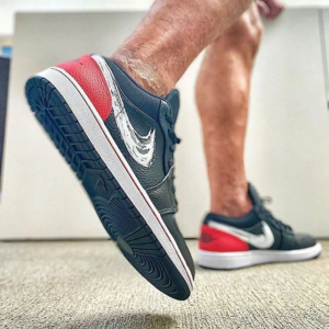 Alternative view of Giày Nike Air Jordan 1 Low 'Brushstroke Swoosh Black Red' DA4659-001