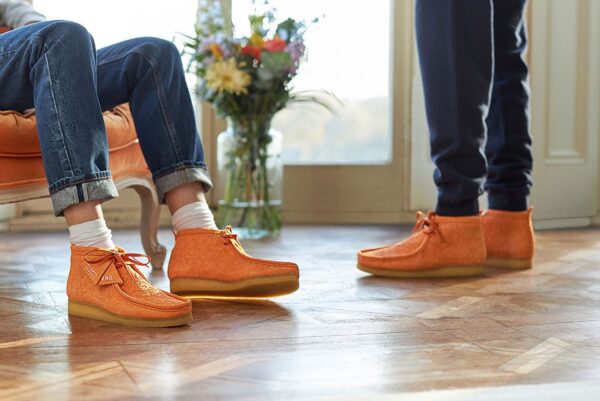 Giay Clarks x END Wallabee Boots 'Orange Floral' 261-63420