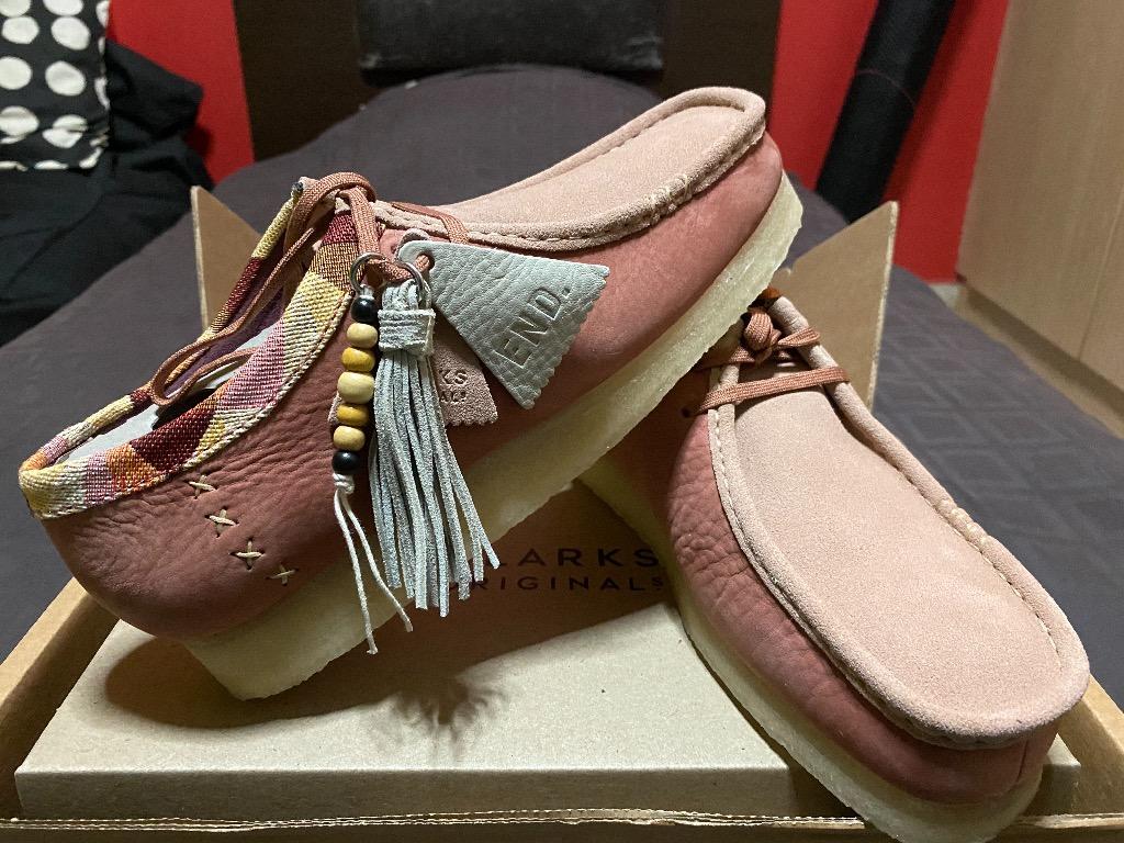 Giay Clarks x END Wallabee 'Pink' 261-50698