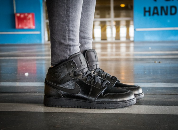 Giày Nike Air Jordan 1 Retro Mid 'Black' 554725-030 - Ảnh 2