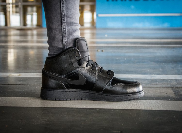 Giày Nike Air Jordan 1 Retro Mid 'Black' 554725-030 - Ảnh 3