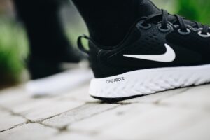 Alternative view of Giày Nike Legend React GS 'Black' AH9438-001
