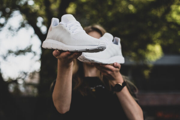 Giày Adidas Wmns Swift Run 'Triple White' B37719 - Ảnh 4