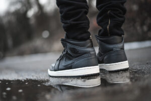 Alternative view of Giày Nike Air Jordan 1 Mid 'Tumbled Leather Grey' 554725-041