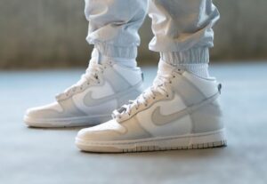 Alternative view of Giày Nike Dunk High 'Vast Grey' DD1399-100