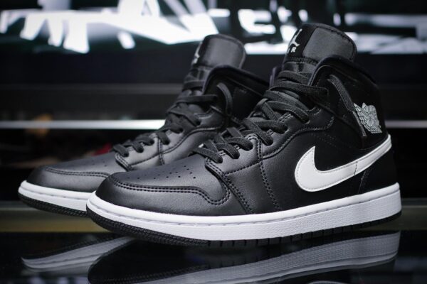 Giày Nike Air Jordan 1 Mid Wmns 'Black White' BQ6472-011 - Ảnh 6