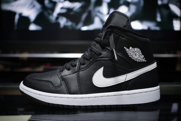 Giày Nike Air Jordan 1 Mid Wmns 'Black White' BQ6472-011 - Ảnh 5