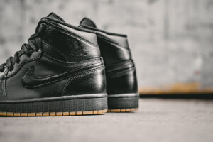 Alternative view of Giày Nike Air Jordan 1 Retro Black Gum 555088-020