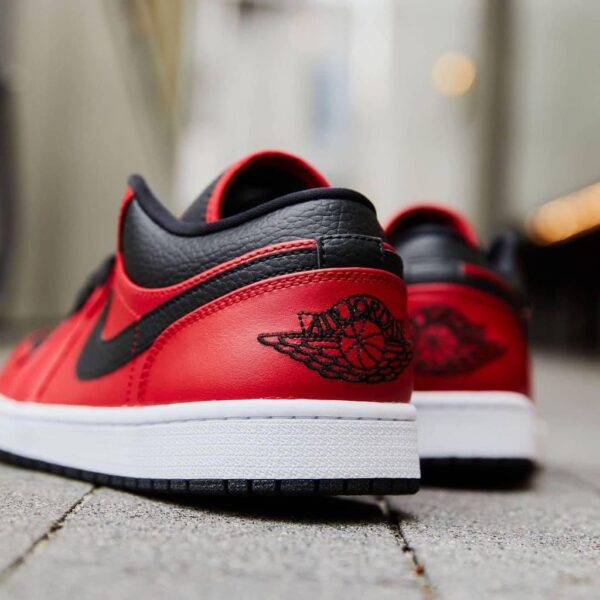 Giày Nike Air Jordan 1 Low GS 'Reverse Bred' 553560-605 - Ảnh 13