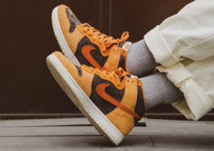 Alternative view of Giày Nike Dunk High Premium 'Dark Curry' DD1401-200