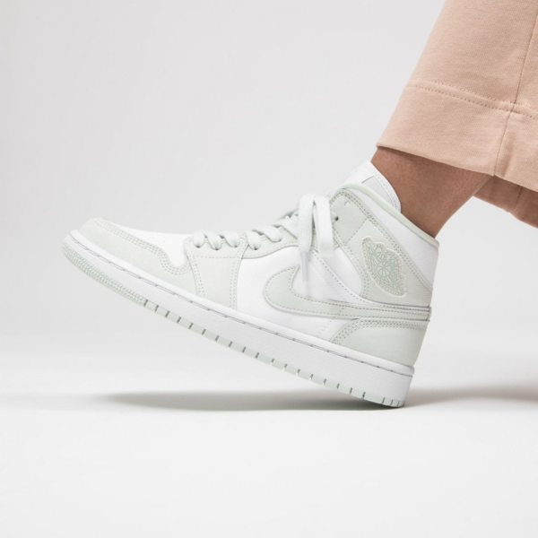 Giày Nike Wmns Air Jordan 1 Mid 'Spruce Aura' CV5280-103 - Ảnh 3