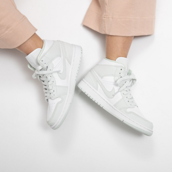 Giày Nike Wmns Air Jordan 1 Mid 'Spruce Aura' CV5280-103 - Ảnh 2