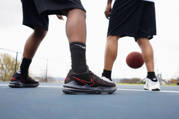 Giày Nike LeBron 17 Low 'Bred' CD5007-001 - Ảnh 8