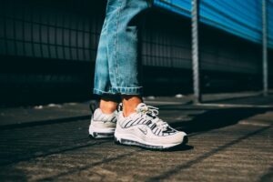 Alternative view of Giày Nike Air Max 98 'Sail Igloo' AH6799-105