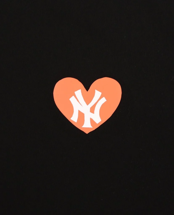 Áo MLB Heart Short Sleeve T Shirt New York Yankees Black 31TSH1031-50L - Ảnh 2