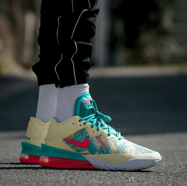 Giày Nike LeBron 18 Low 'LeBronold Palmer' CV7562-300 - Ảnh 2