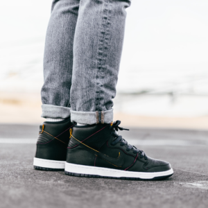 Alternative view of Giày Nike NBA x Dunk High SB 'Cleveland Cavaliers' BQ6392-001