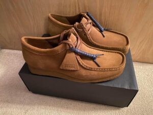Giay Clarks Wallabee 'Cola' 261-55518