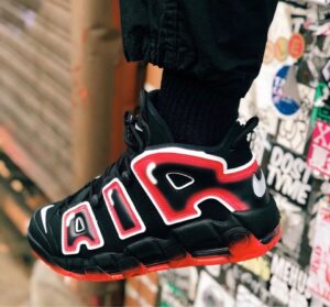 Alternative view of Giày Nike Air More Uptempo 'Black White Laser Crimson' CJ6129-001