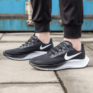 Alternative view of Giày Nike Wmns Air Zoom Pegasus 37 'Black White' BQ9647-002