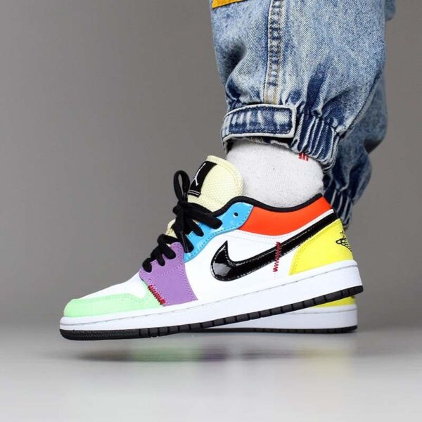 Giày Nike Wmns Air Jordan 1 Low SE 'Lightbulb' CZ3572-104 - Ảnh 4