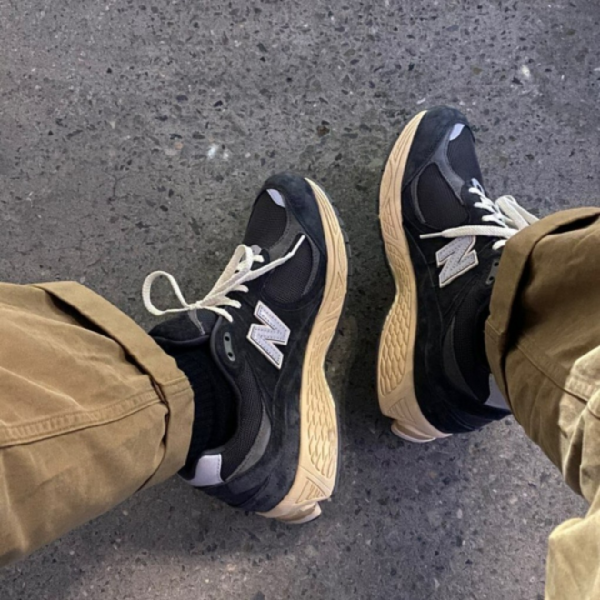 Giày New Balance 2002R 'Vintage Black' M2002RHO - Ảnh 2