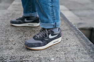 Giay Nike Air Max 1 Premium Crepe 'Soft Grey' FD5088-001