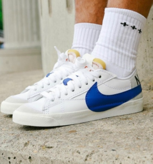 Alternative view of Giày Nike Blazer Low 77 Jumbo 'White Old Royal' DQ8768-100