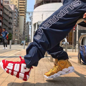 Alternative view of Giày Nike Supreme x Air More Uptempo 'Metallic Gold' 902290-700