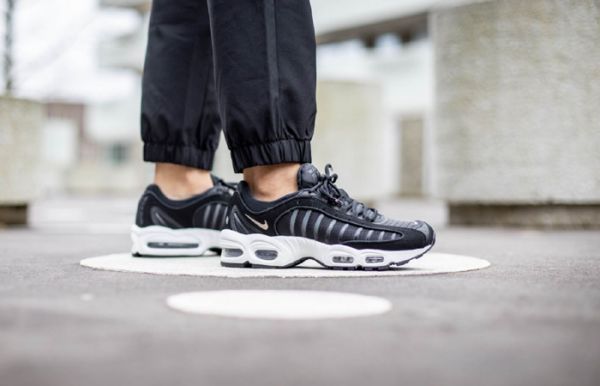 Giày Nike Wmns Air Max Tailwind 4 NRG 'Black Patent' CK4122-001 - Ảnh 4