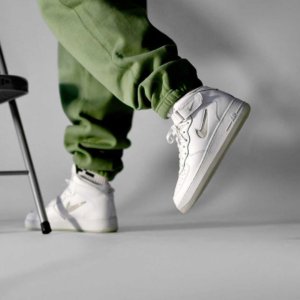 Giay Nike Air Force 1 Mid 'Color of the Month - Summit White' DZ2672-101