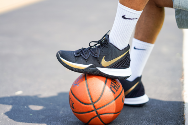 Giày Nike Kyrie 5 'Black Metallic Gold' AO2919-007 - Ảnh 8