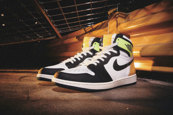 Giày Nike Air Jordan 1 Retro High OG 'Volt Gold' 555088-118 - Ảnh 6