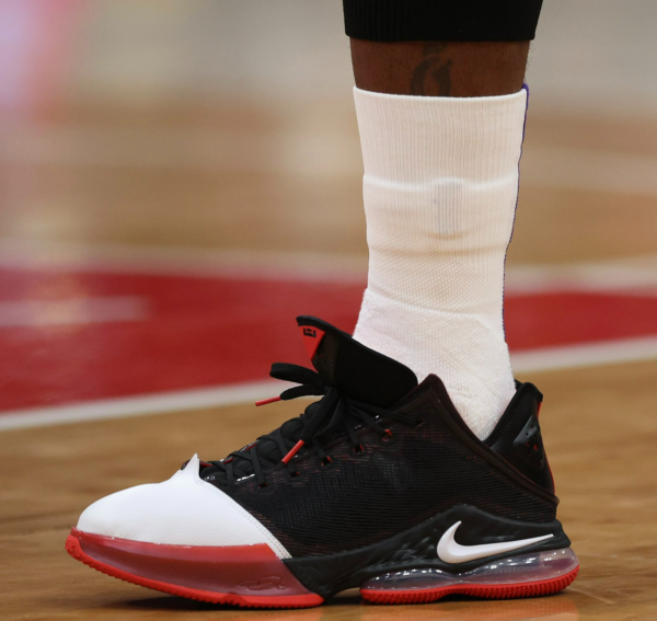 Giày Nike Lebron XIX Low EP 19 Bred Black Red DH1271-001 - Ảnh 2