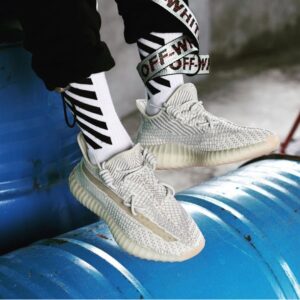 Alternative view of Giày Adidas Yeezy Boost 350 V2 'Lundmark Reflective' FV3254