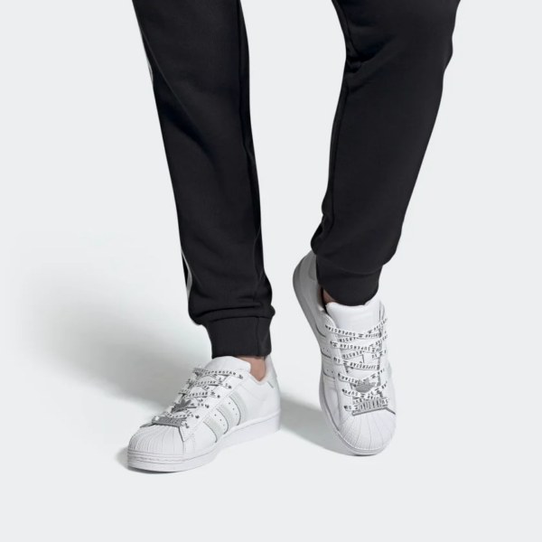 Giày Adidas Wmns Superstar 'White Iridescent Animal Print' FV3392 - Ảnh 2
