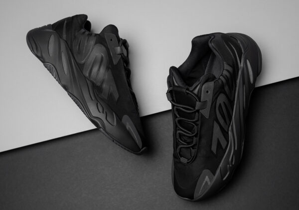 Giày Adidas Yeezy Boost 700 Triple Black FV4440 - Ảnh 3