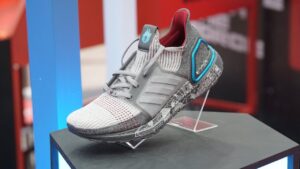 Alternative view of Giày Adidas Star Wars x UltraBoost 19 'Millenium Falcon' FW0525