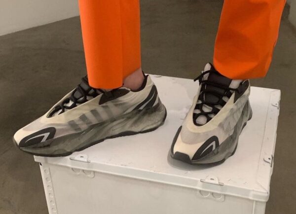 Giày Adidas Yeezy Boost 700 MNVN 'Bone' FY3729 - Ảnh 2