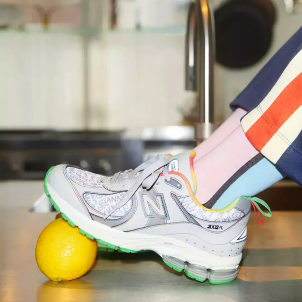 Giày New Balance 2002R GANNI 'Rain Cloud' M2002RGD - Ảnh 2