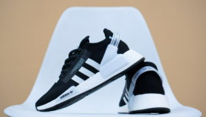Giay Adidas Nmd R1 V2 'Black White' GX6367