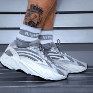 Alternative view of Giày Adidas Yeezy Boost 700 V2 'Static' EF2829
