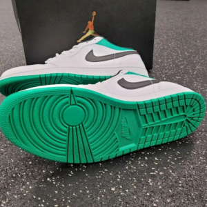 Alternative view of Giày Nike Air Jordan 1 Low GS 'White Lucky Green' 553560-129