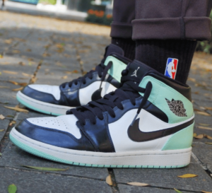 Alternative view of Giày Nike Air Jordan 1 Mid 'Blue Mint' 554724-413